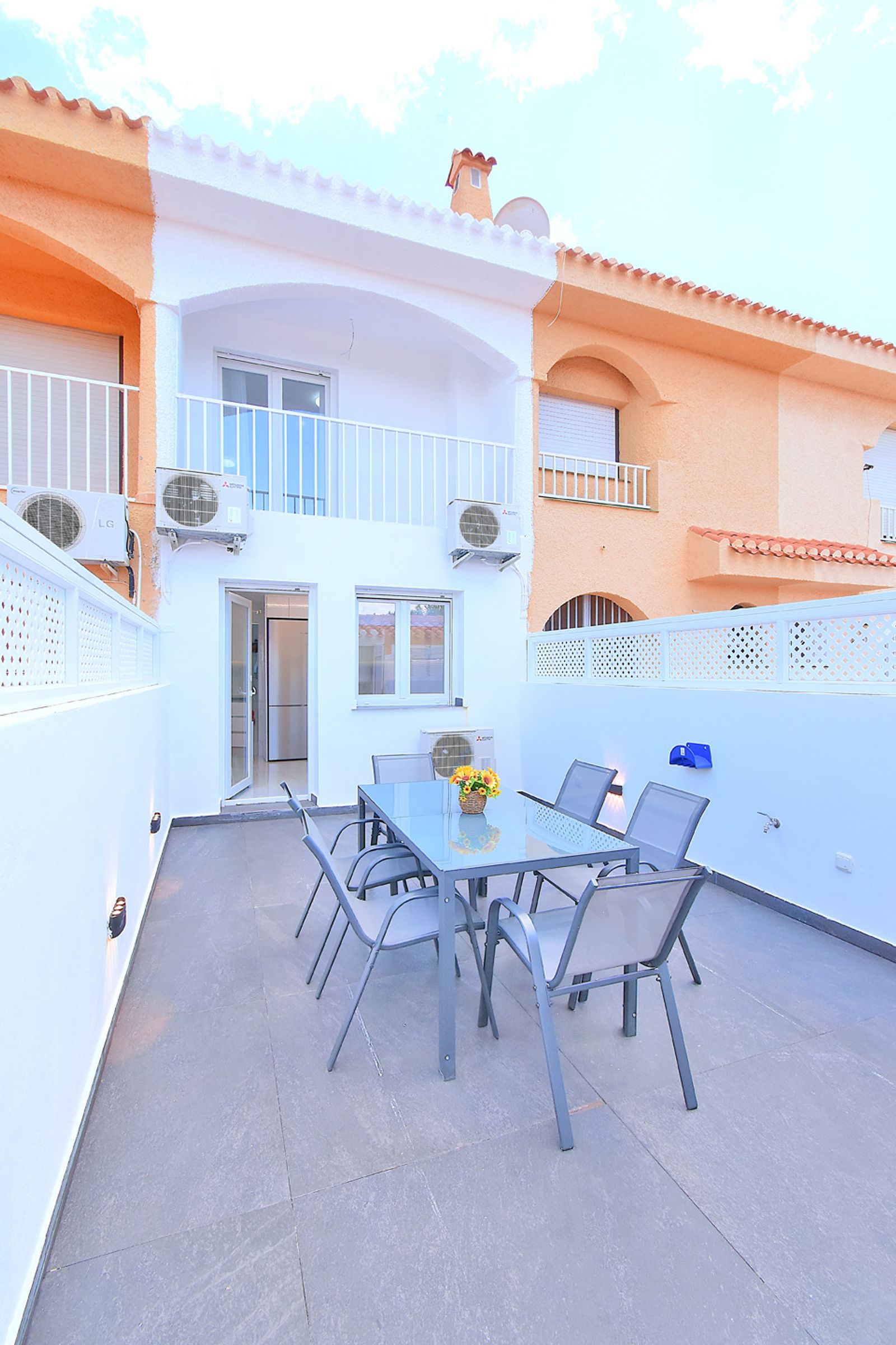 SUN-SOAKED 2 BEDROOM TOWNHOUSE - Image 16