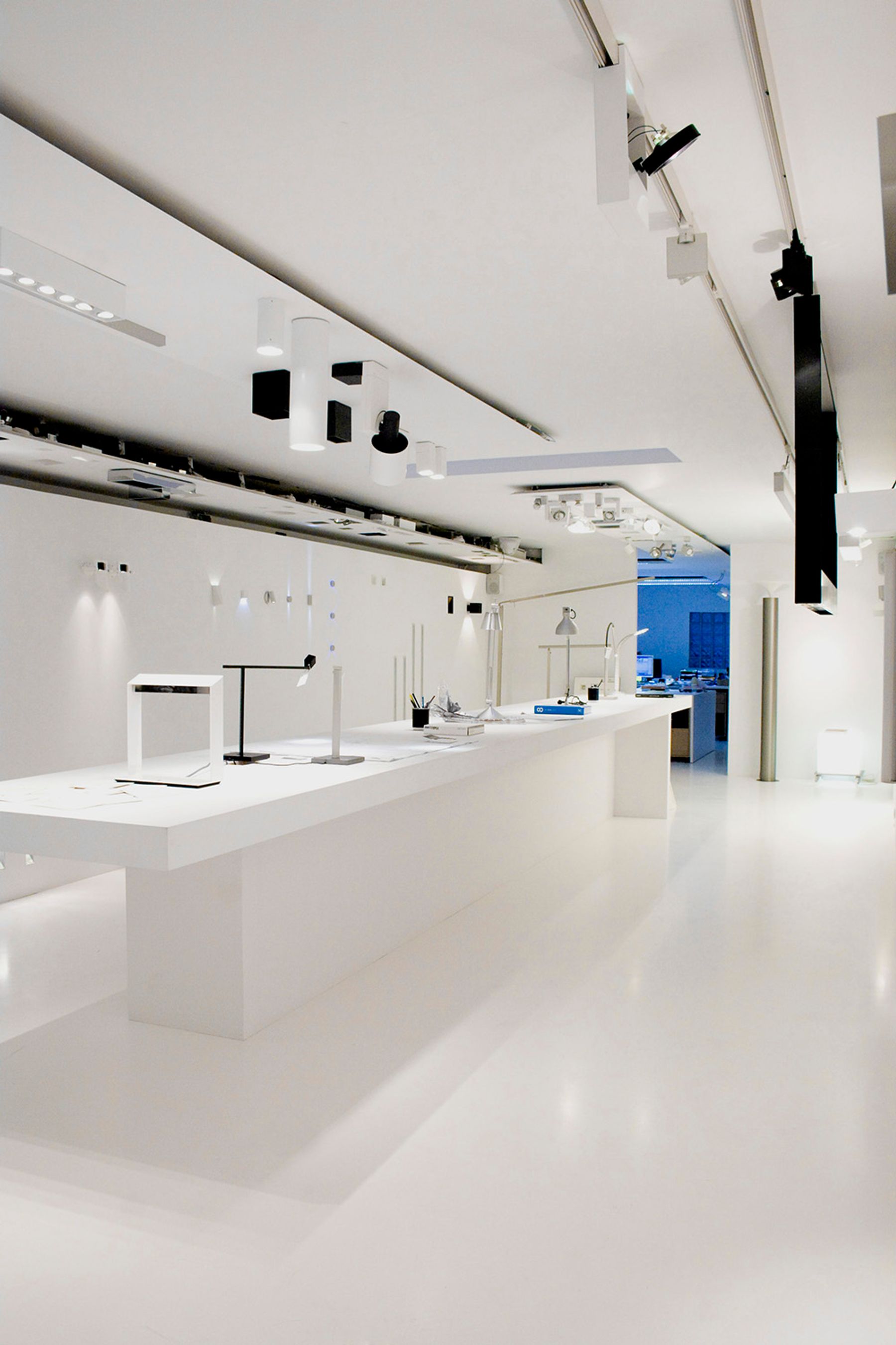 SHOWROOM