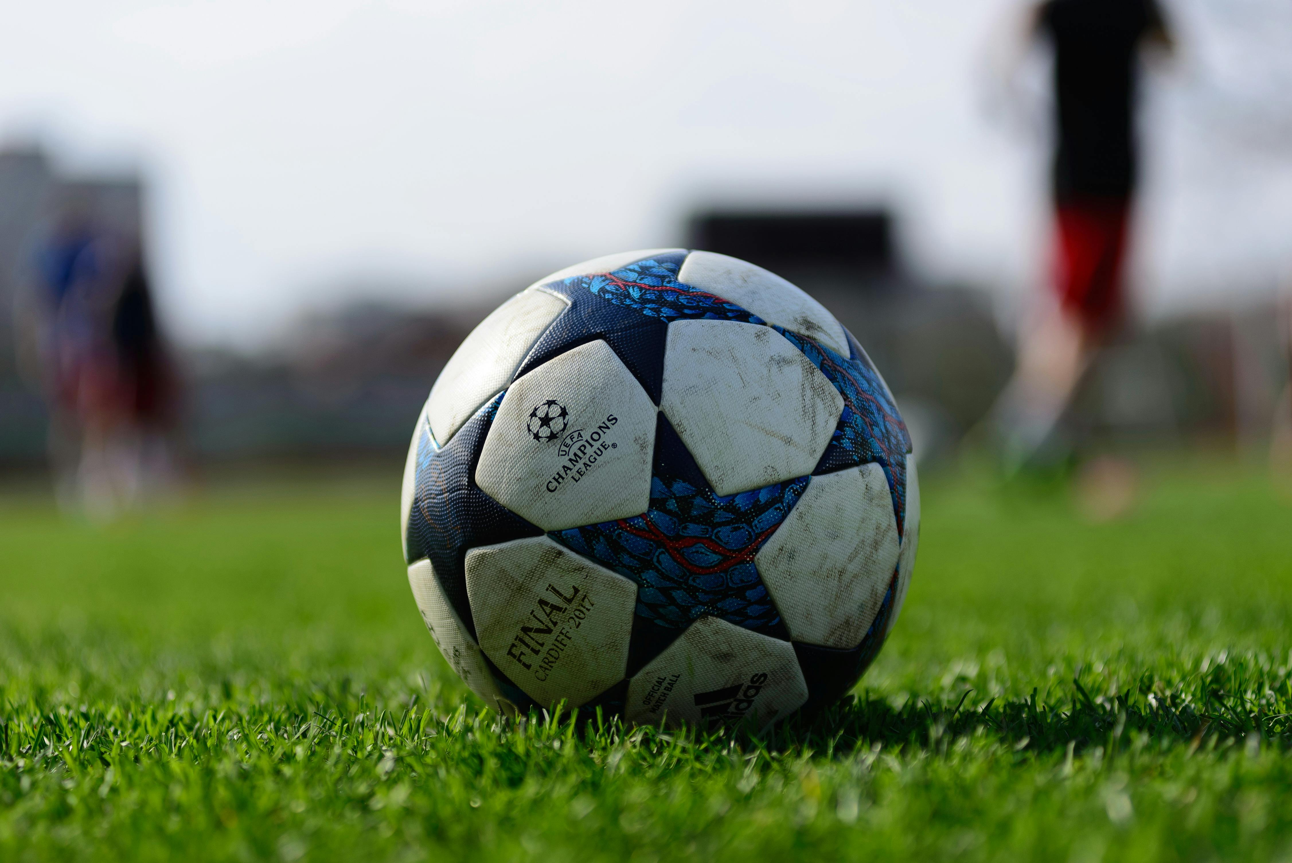 Bilde av en en fotballs skyggeside