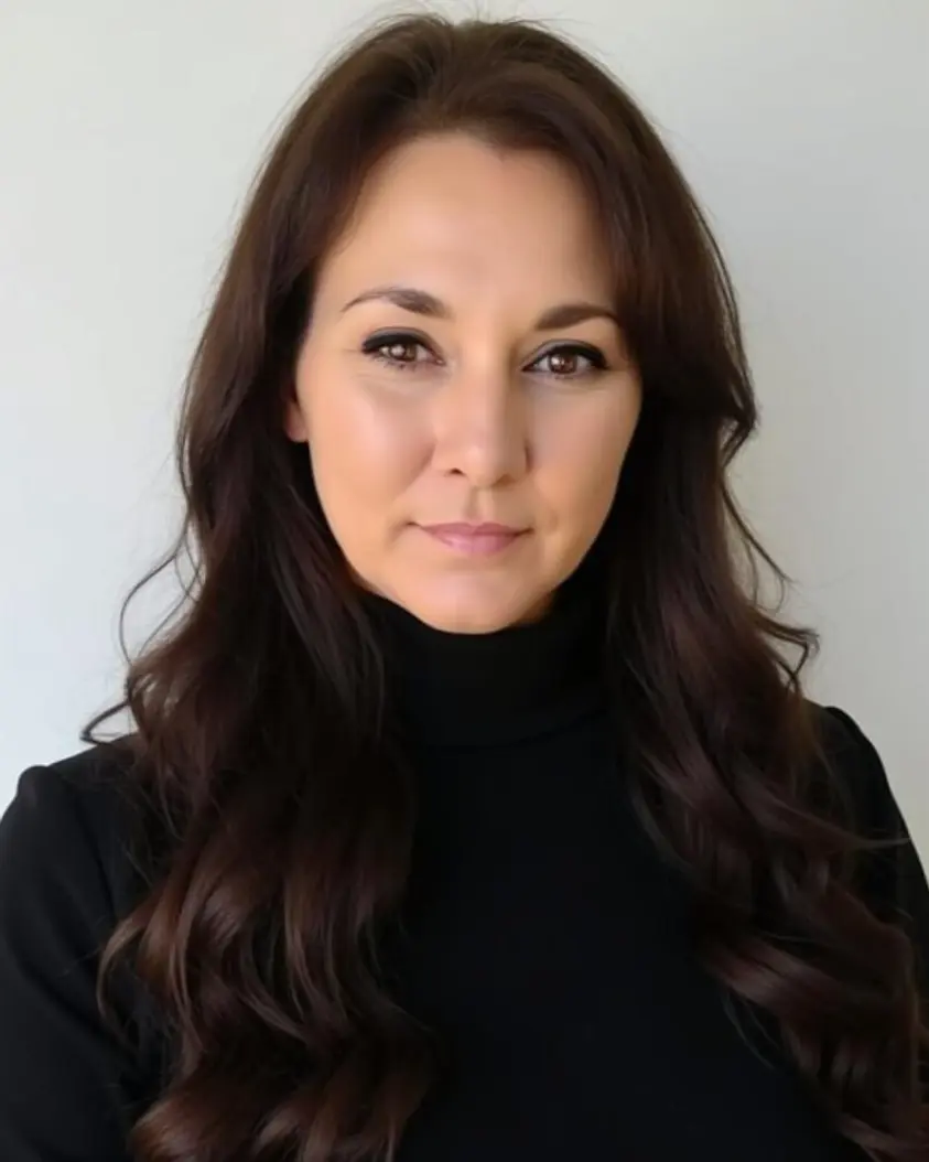 Mandi Blackburn, Human Resources Director
