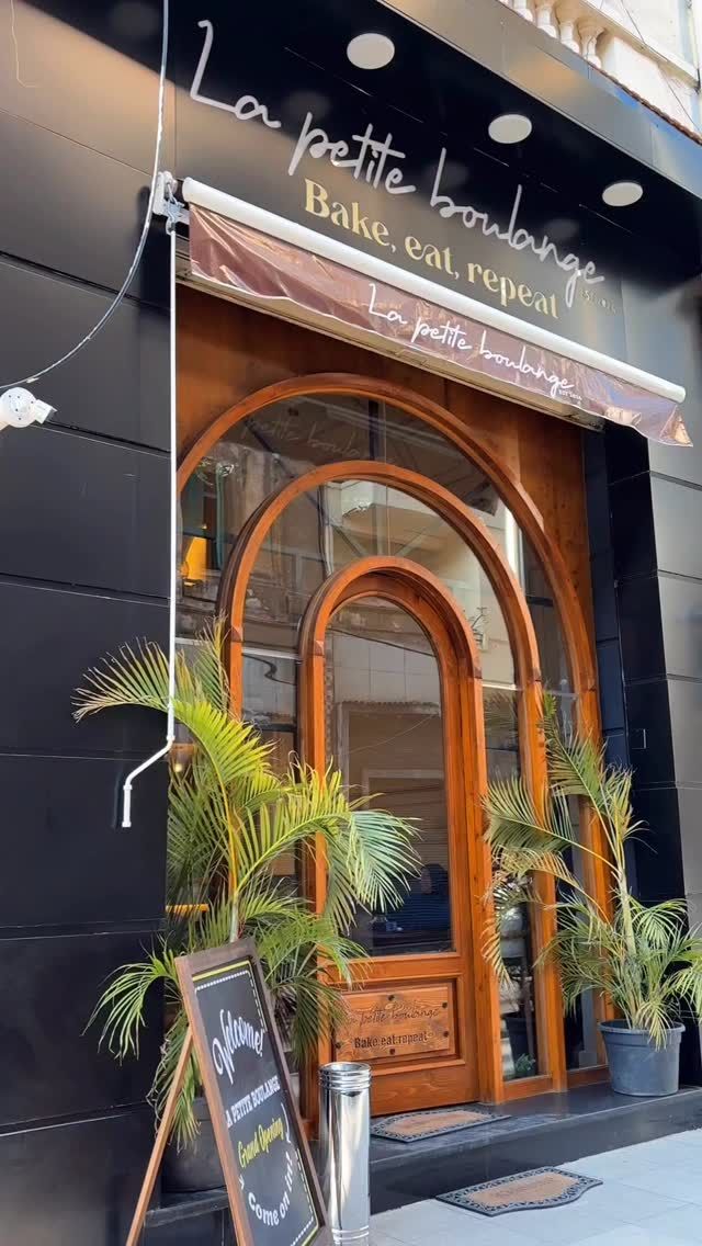 La Petite Boulange storefront