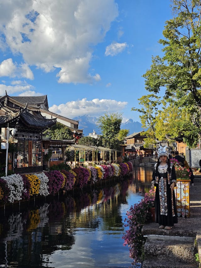 China: Dynasties to Neon