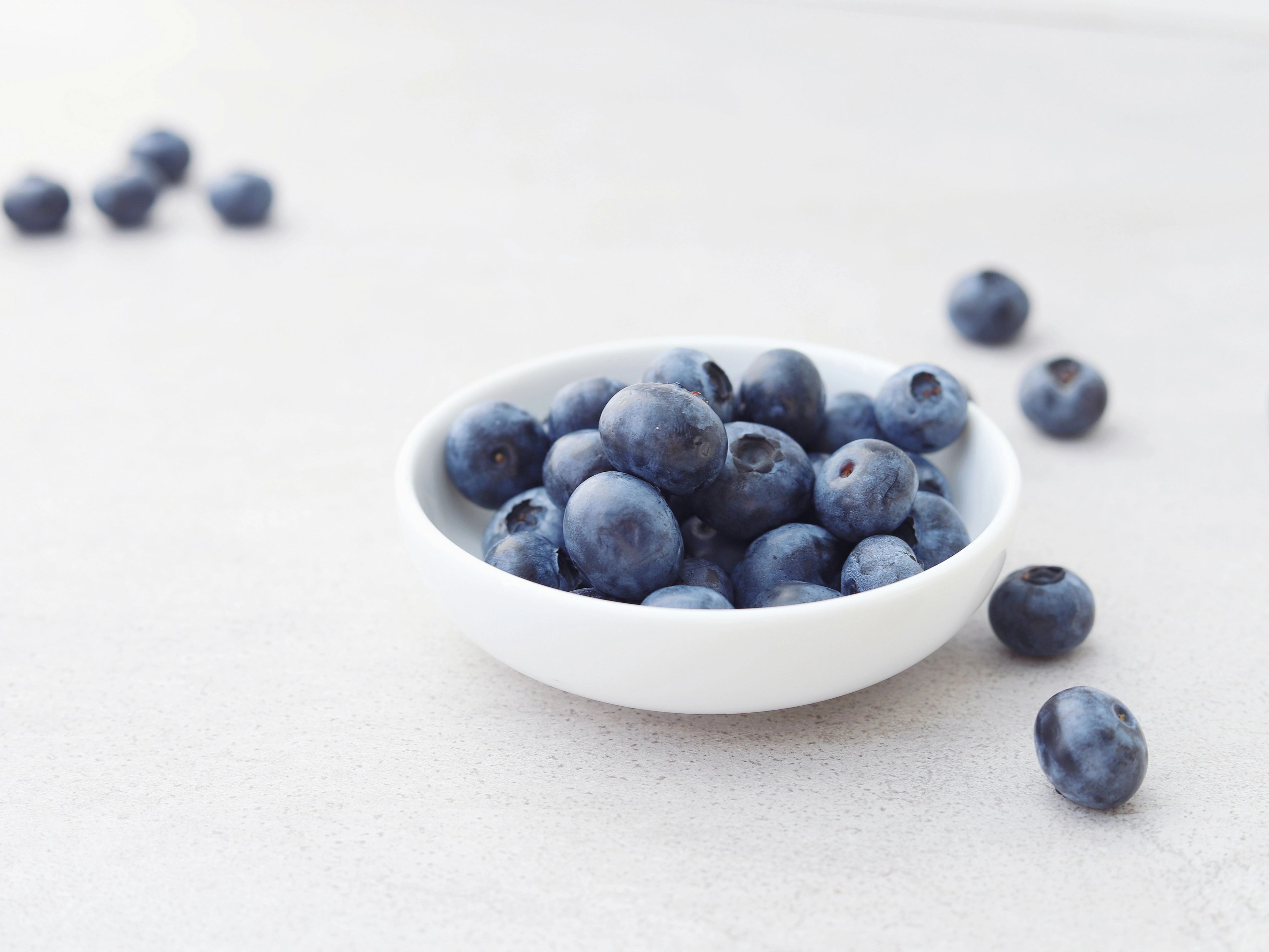 Explore 12 nutritious fruits that can be included in the diet during chemotherapy, including blueberries, oranges, bananas, apples, strawberries and pomegranates. Learn how different fruits can provide important nutrients and may help support nutrition during cancer treatment.