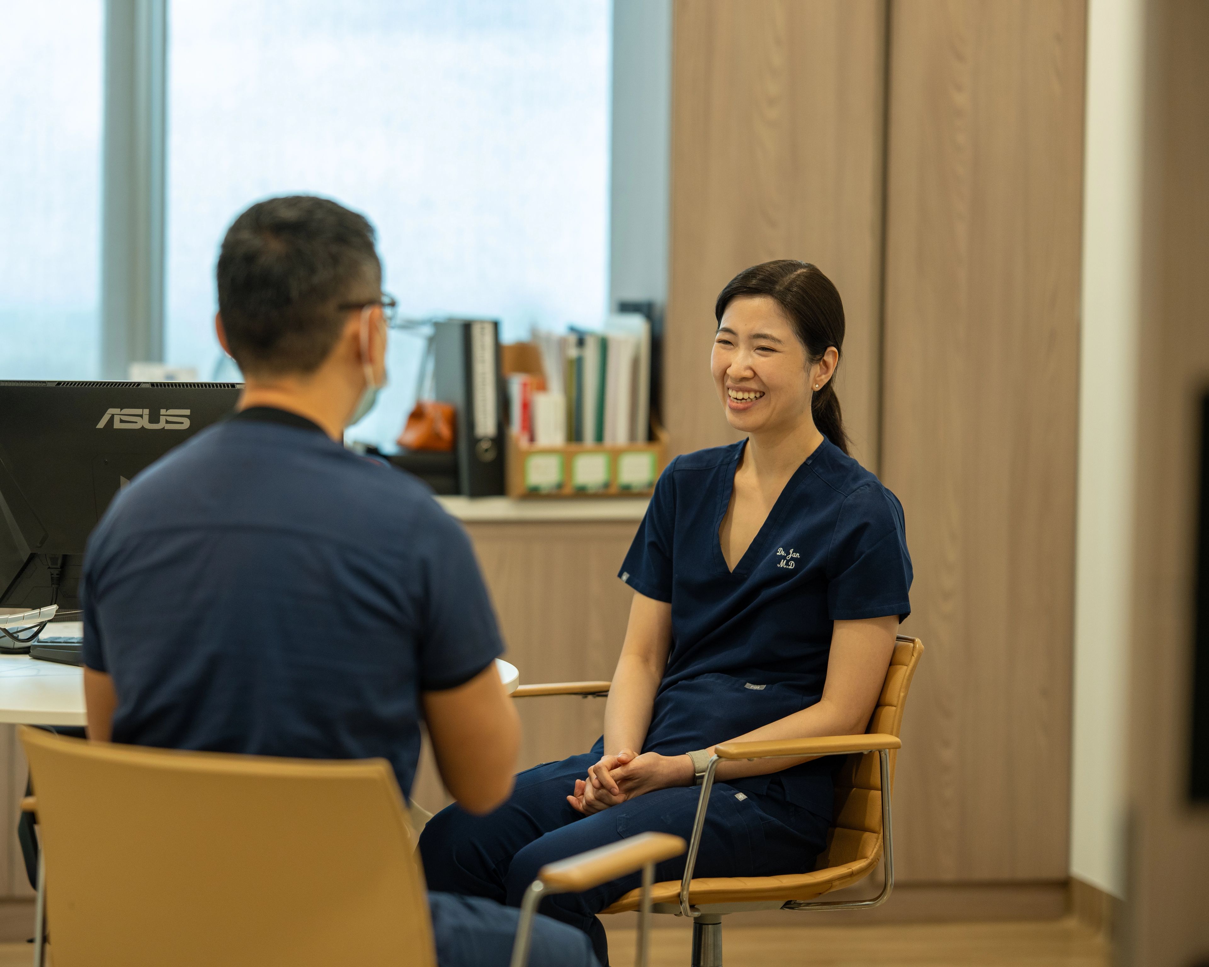 Two doctors discussing a case