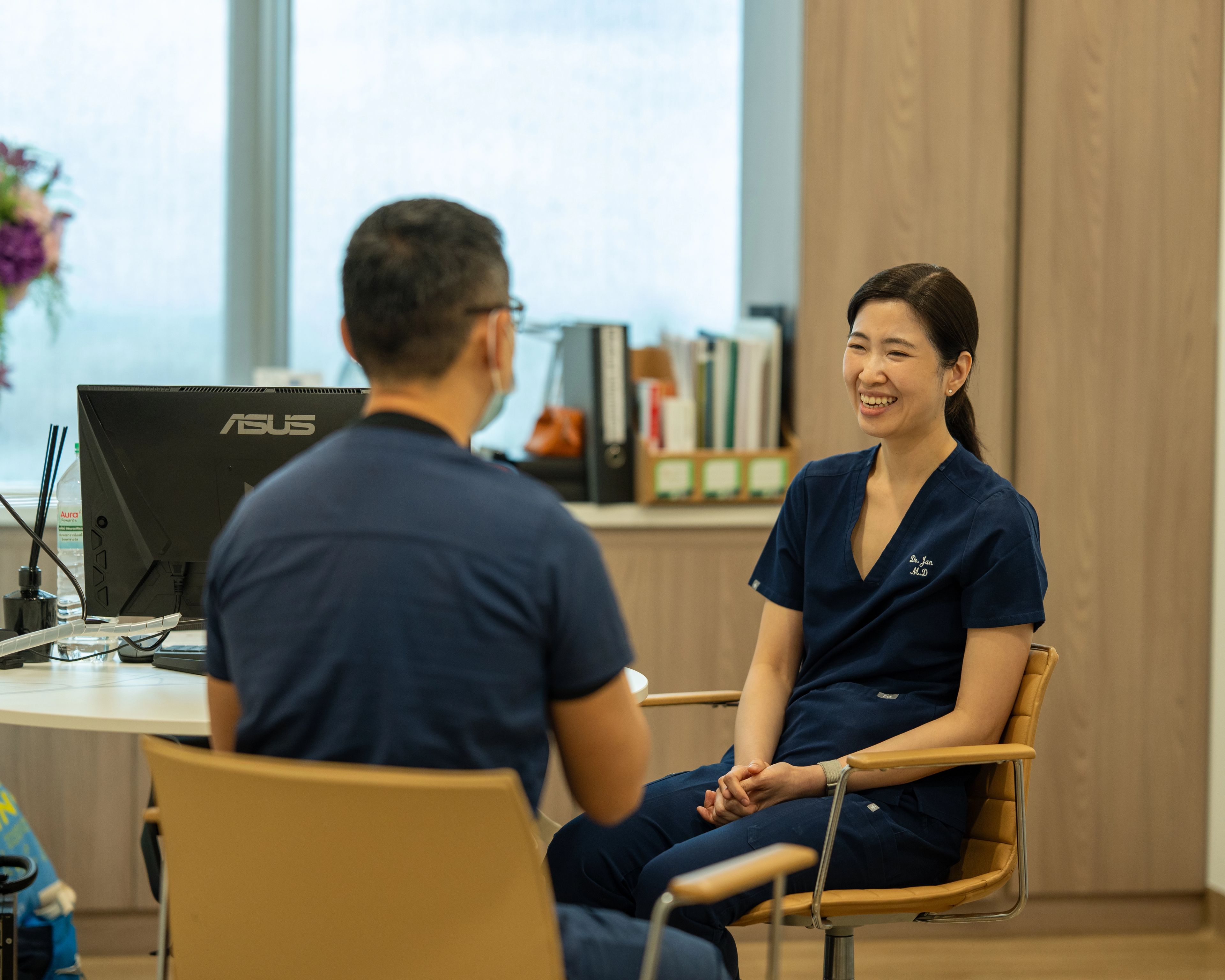 A Verita Life doctor in consultation