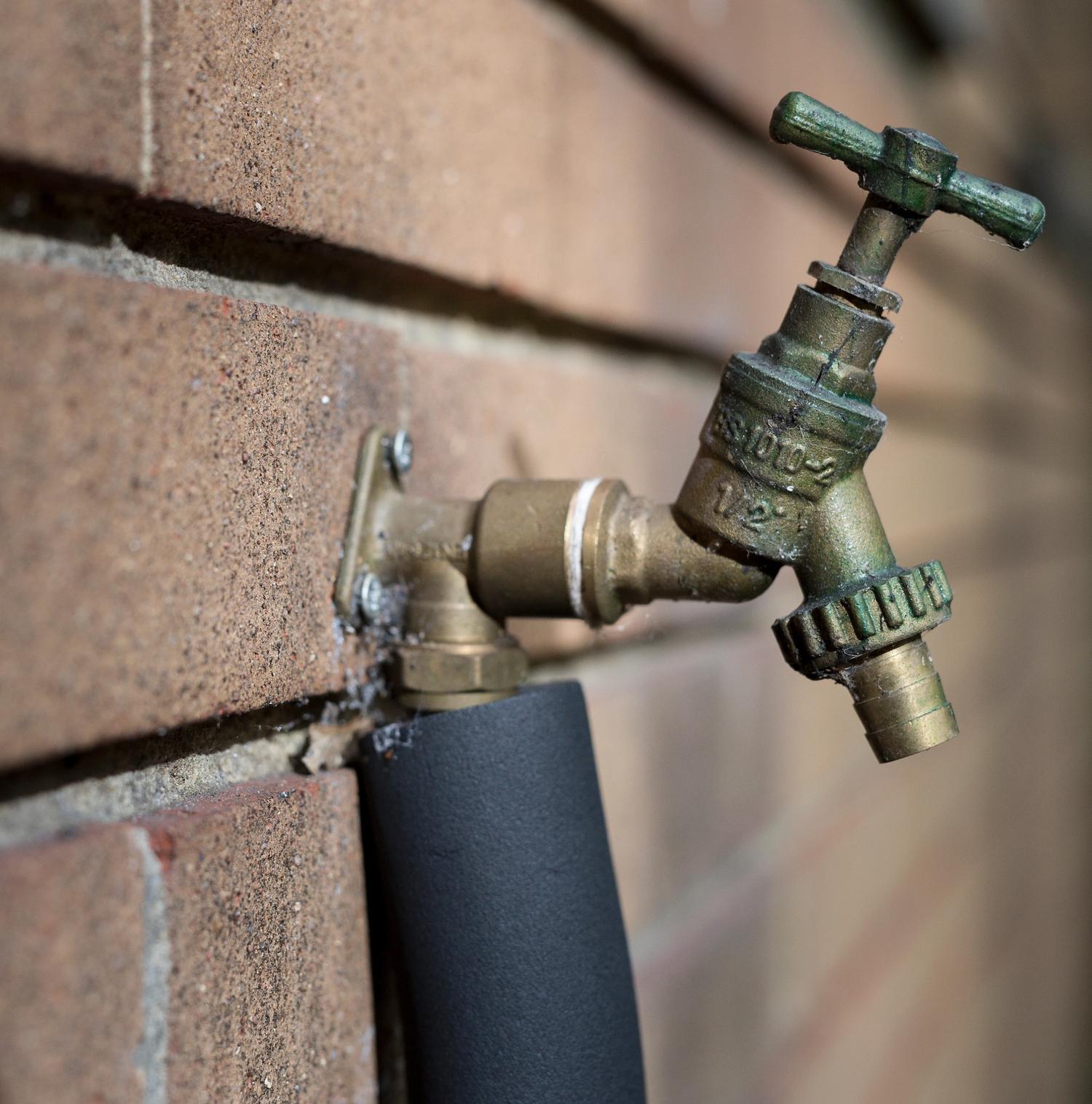Outdoor tap with pipe lagging