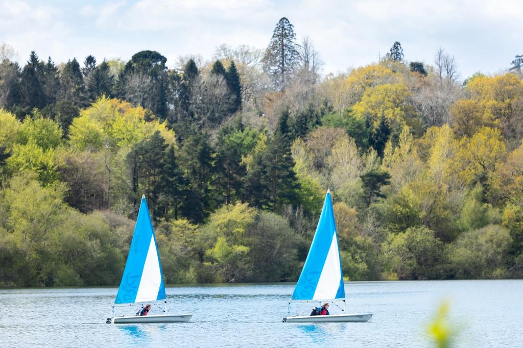 Two boats sailing on the reservoir 