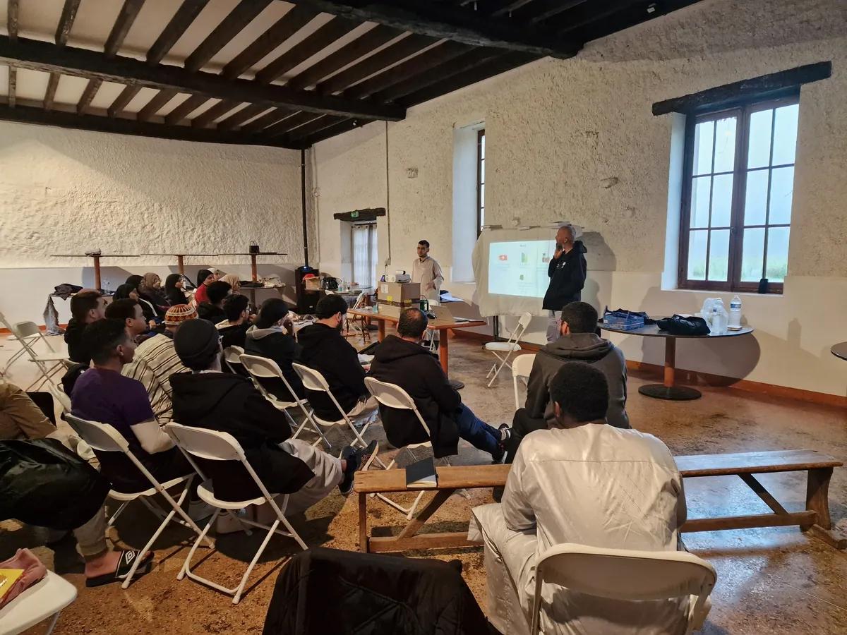 A presentation to the team during a MAWAQIT seminar