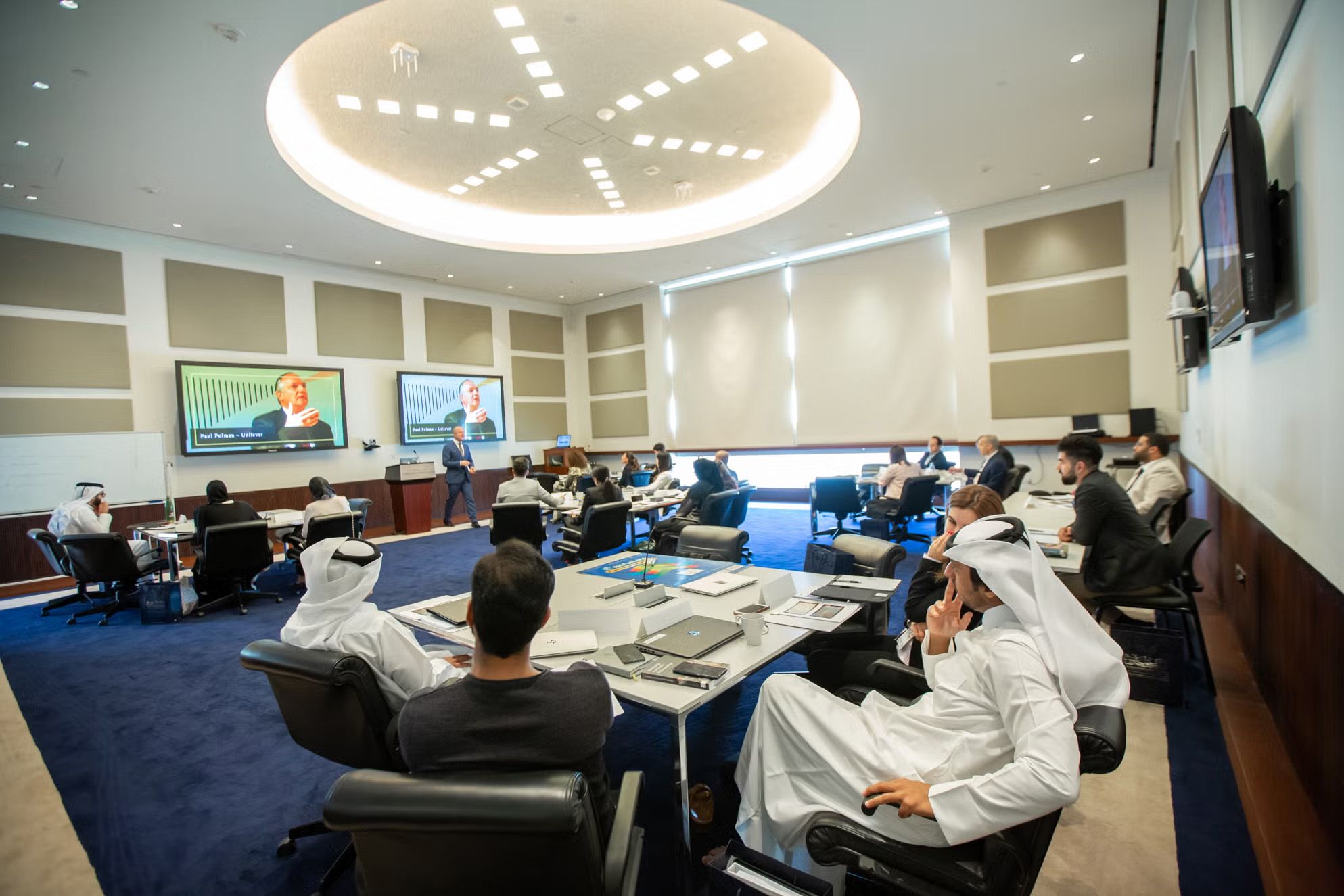 Professional networking session between international exhibitors and Middle Eastern business leaders in Qatar