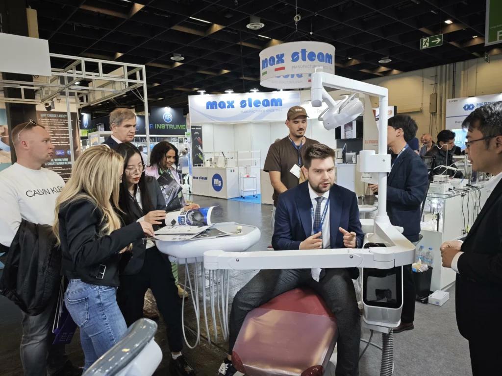 Exhibition stand with medical equipment product demonstration zone