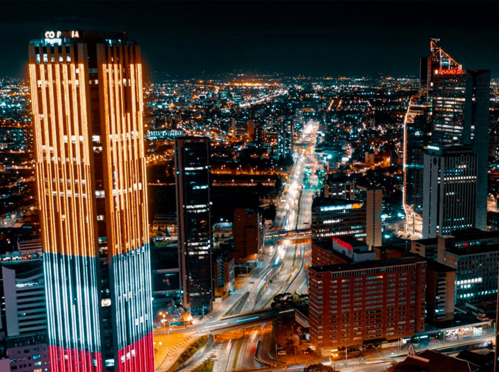 CO - Bogota - Aeropuerto El Dorado - Valla Led - Totem Exterior - UPZs de Bogotá