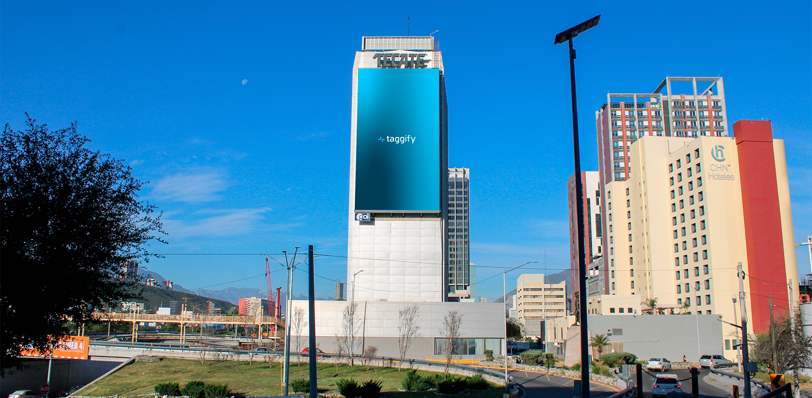 MX - Monterrey - Avenida Constitucion Y Pino Suarez - muro Digital - Monterrey