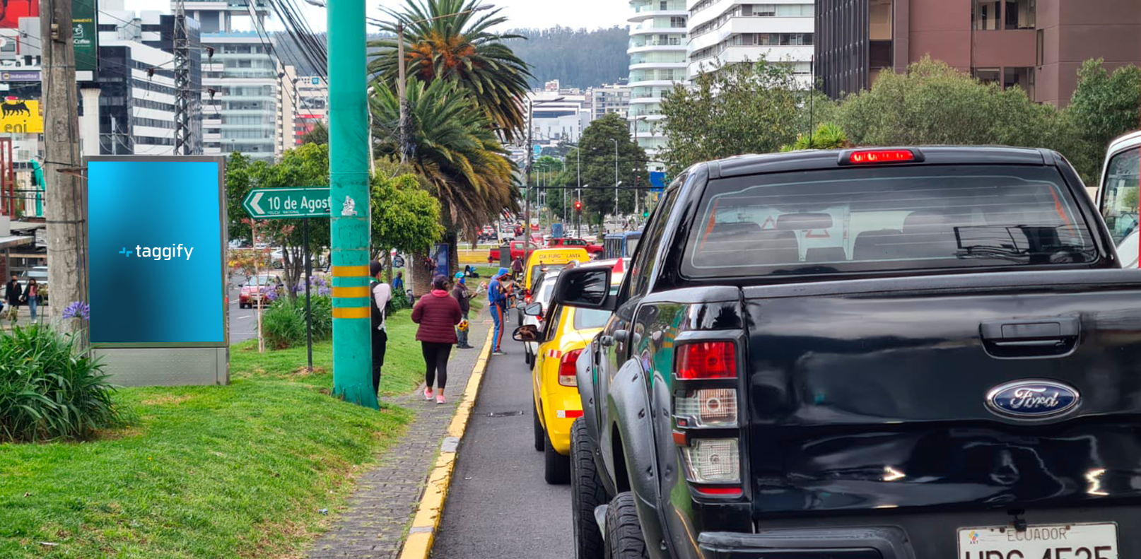 EC - Pichincha - Quito - Naciones Unidas - 10 De Agosto - Parterrre Frente Conjunto Habitacional - Quito