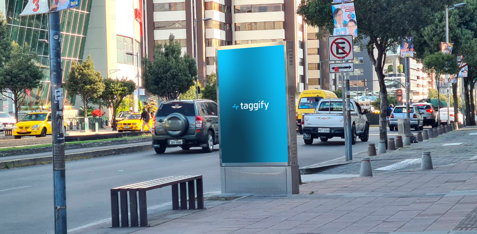 EC - Pichincha - Quito - 6 De Diciembre - Pasaje El Jardin - Ingreso A Supercines - Quito