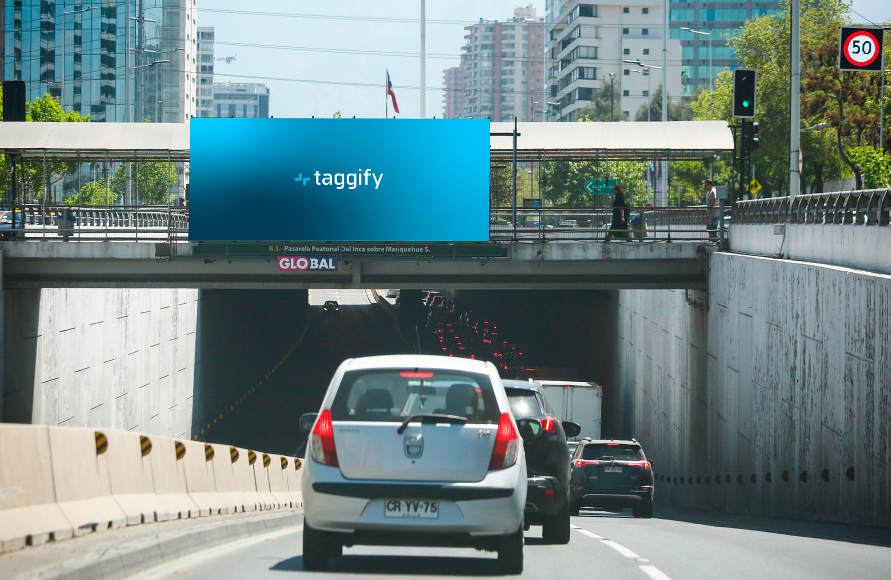 CL - Santiago - Las Condes - Pasarela Peatonal Del Inca y Manquehue Sur - Las Condes