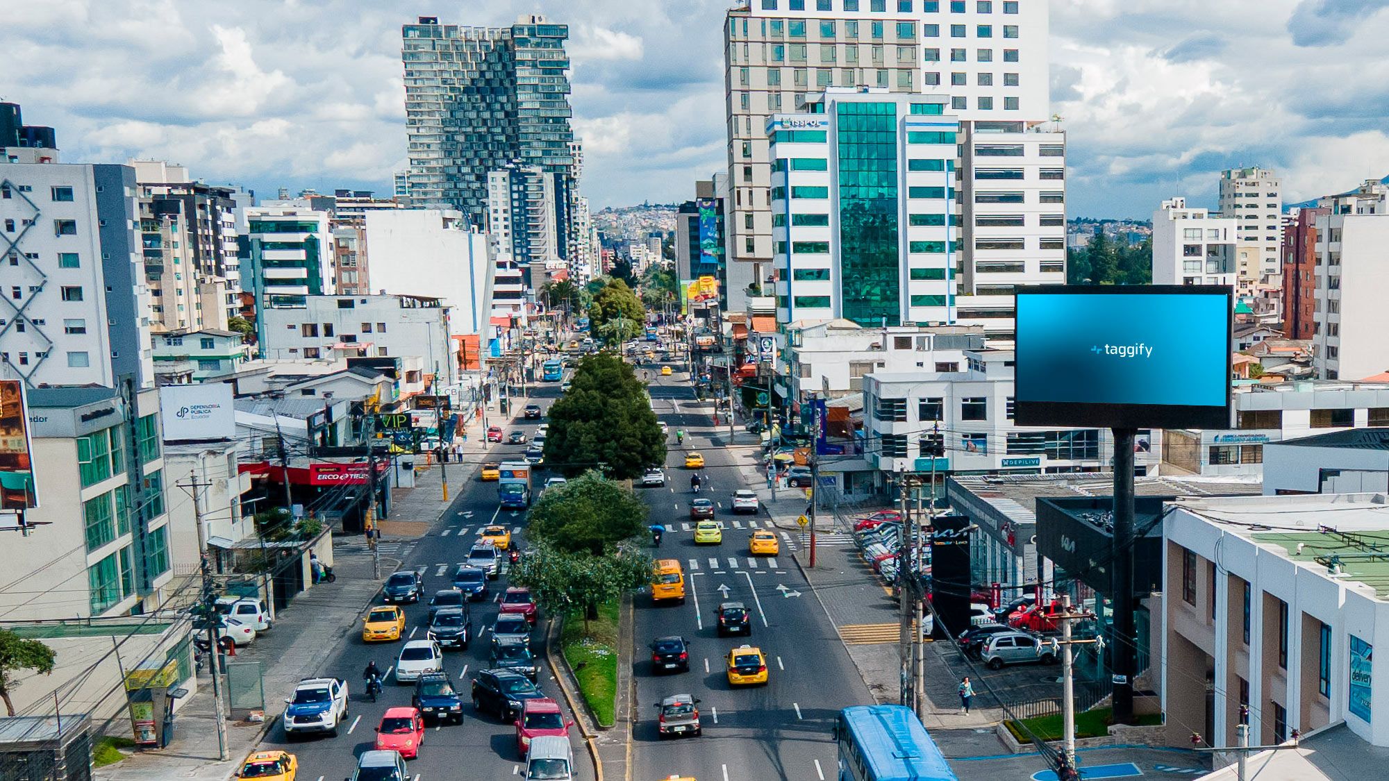 EC - Gaspar de Villaroel - Av Shiris Y Gaspar De Villaroelcc Galeria - Quito