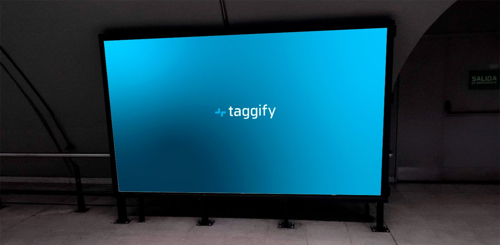 AR - CABA - Villa Urquiza - Videowall J.M. de Rosas - CABA