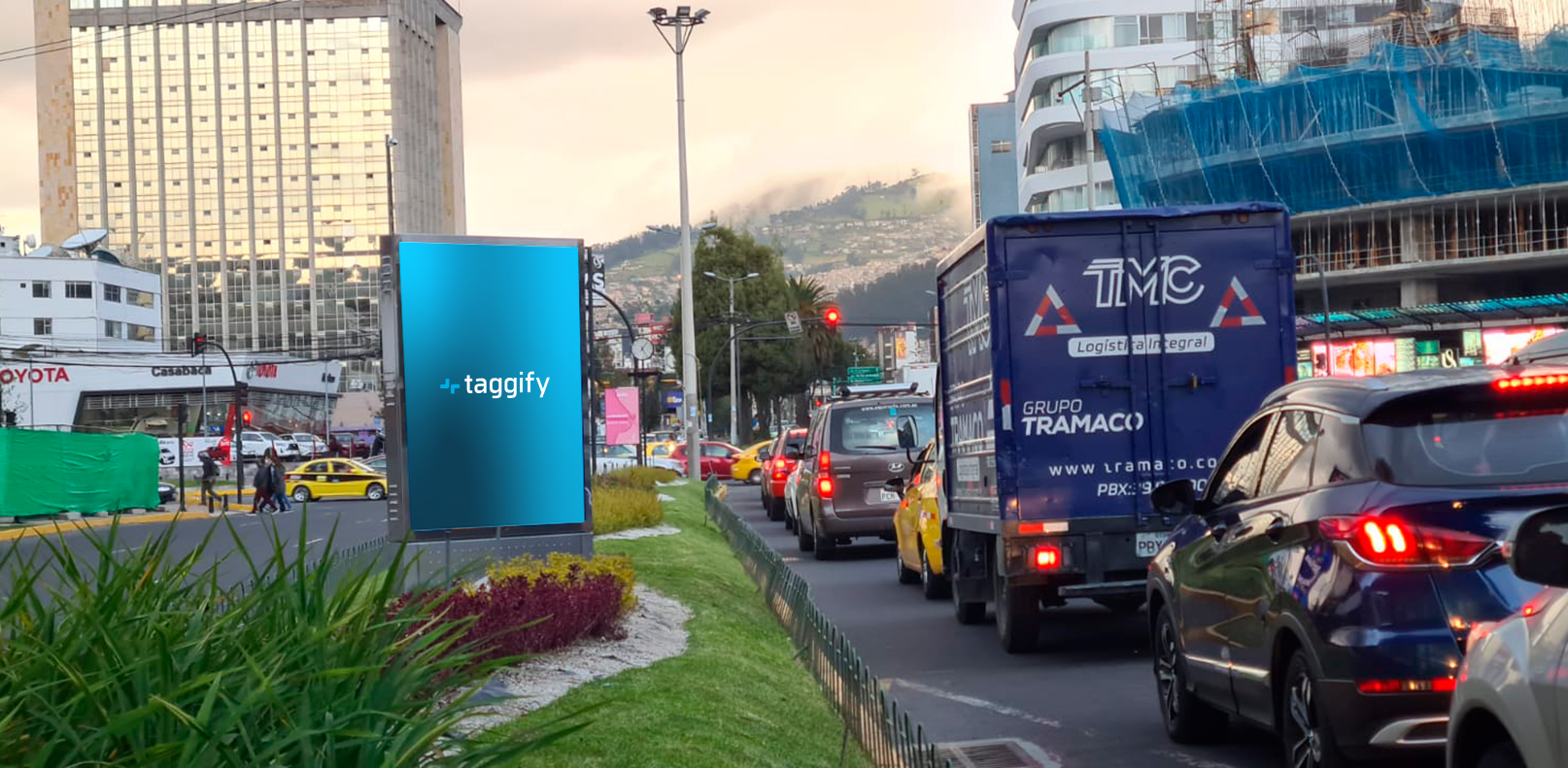 EC - Pichincha - Quito - Eloy Alfaro - Republica - Frente A Trofeos Castro - Quito