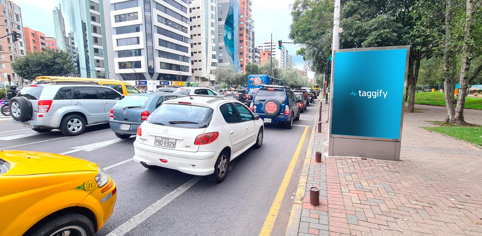 EC - Pichincha - Quito - Shyris - Republica De El Salvador - Ingreso A Mundo Juvenil - Quito