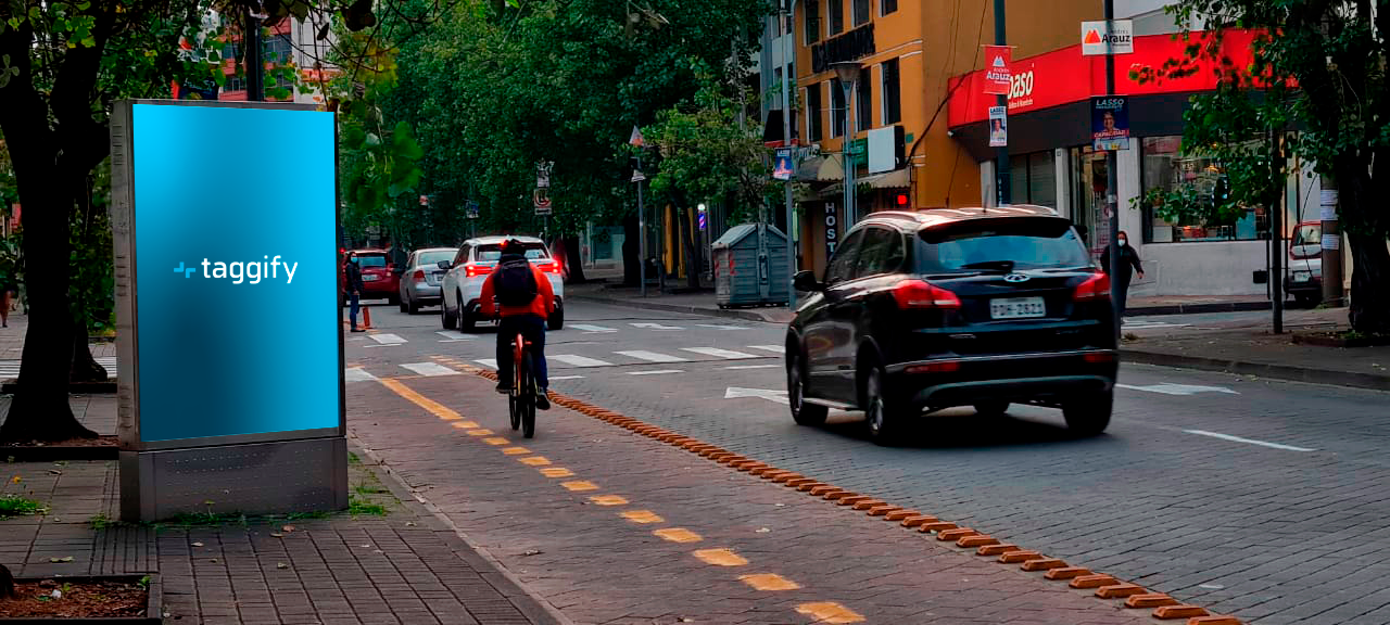 EC - Pichincha - Quito - Amazonas - Foch - Ingreso A Local Comercial - Quito