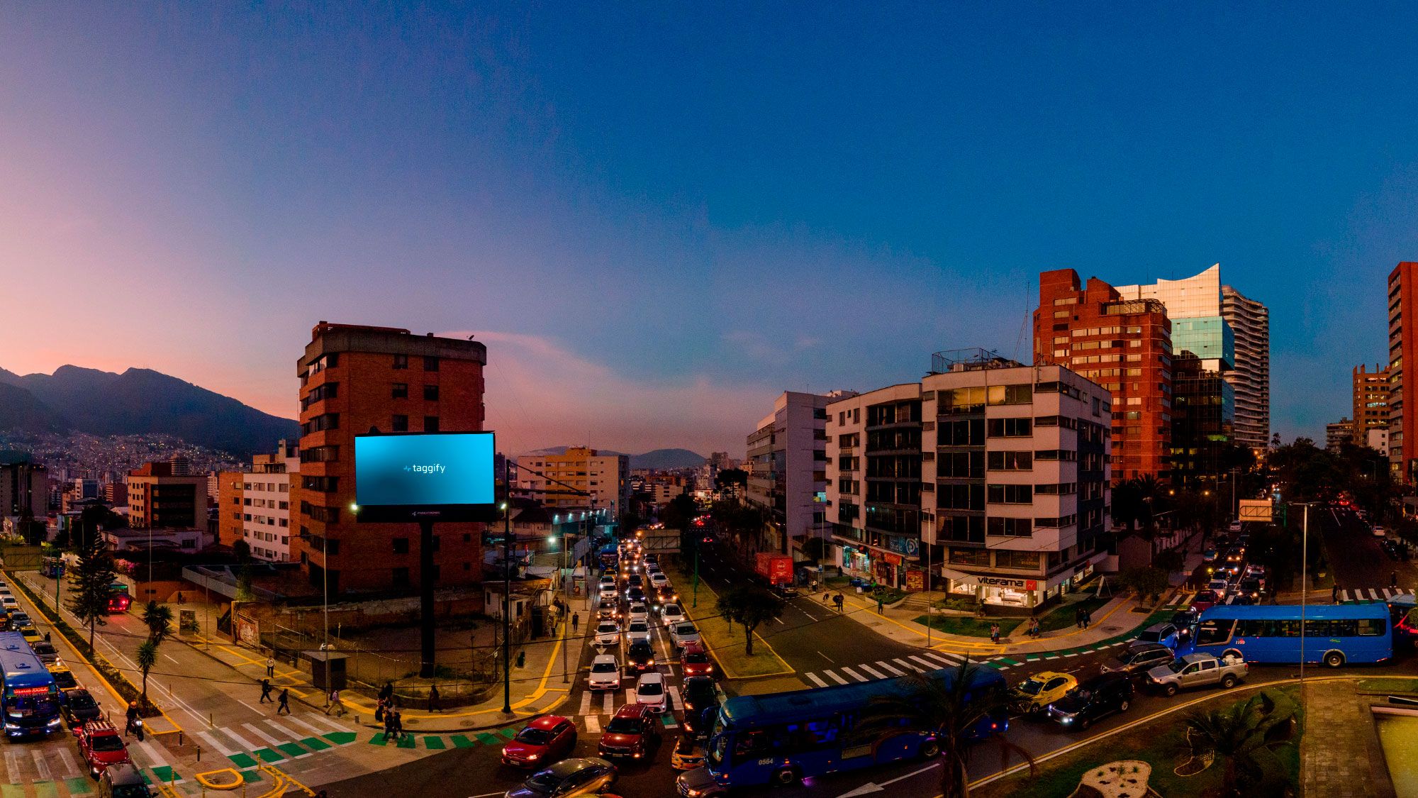 EC - Coruña - Av Coruna Y Av Colon - Quito