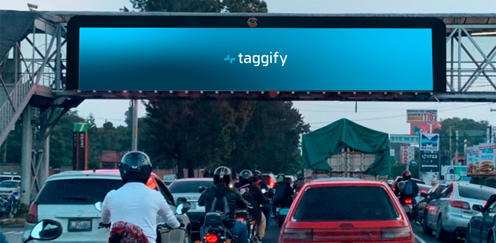 GT - Guatemala City - Calzada Aguilar Batres - Saliendo - Estacion San Javier - Guatemala