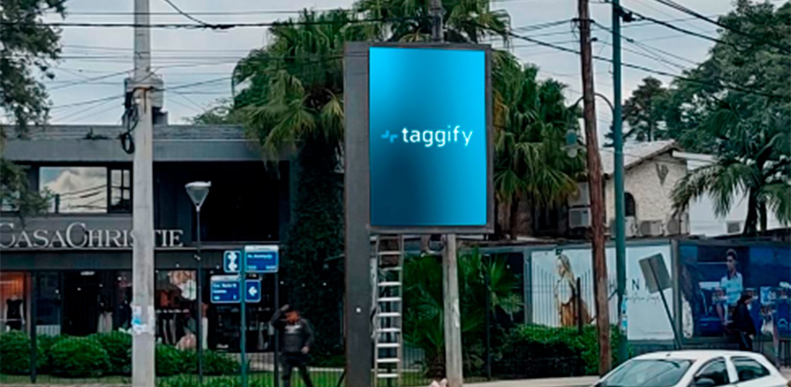 Screen in AR Tucuman Yerba Buena Av. Aconquija & Guemes, Tucumán