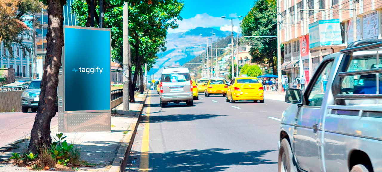 EC - Pichincha - Quito - 10 De Agosto - Santa Prisca - Frente A Edificio Archivo Nacional - Quito