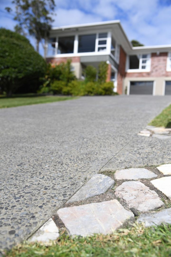 Exposed aggregate concrete finish
