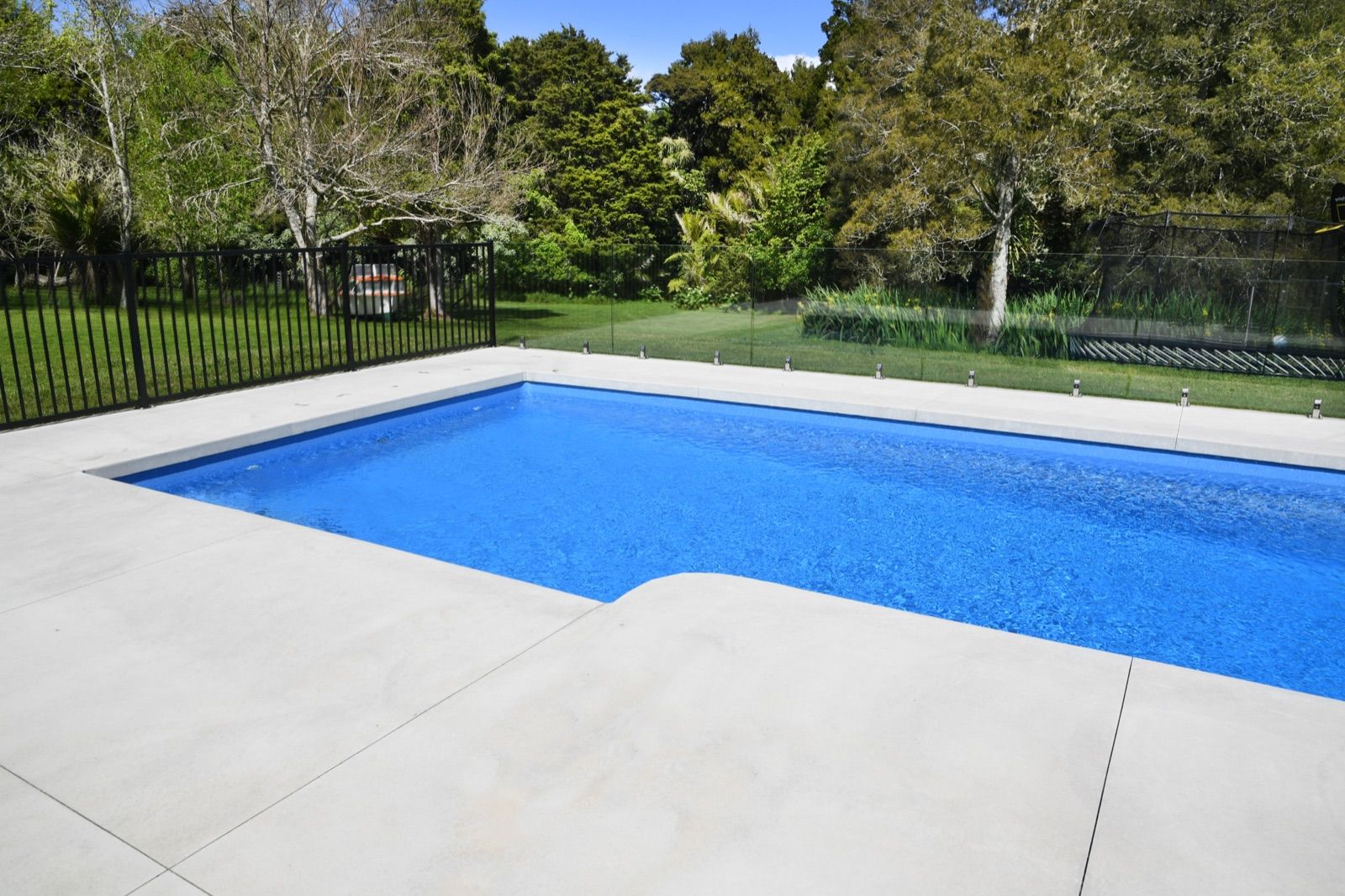 Concrete pool surround by Westend Concrete
