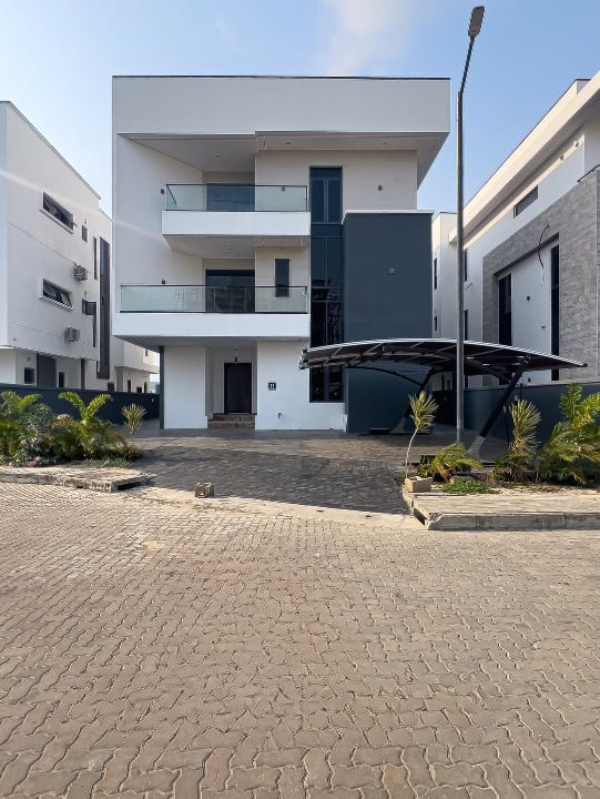 Five bedroom fully detached duplex with bq (716ikate) in Ikate
