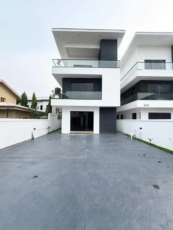 Five bedroom detached duplex (416lekki) in Lekki