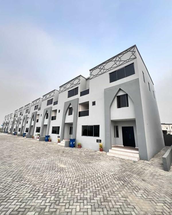 Four bedroom terraced duplex (573orchid) in Orchid Road