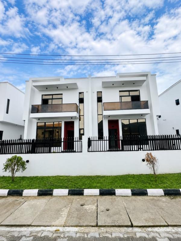 Four bedroom semi-detached duplex in Sangotedo