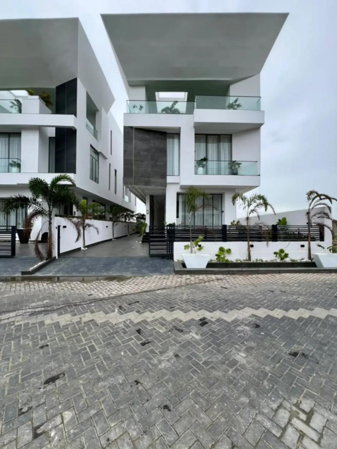 Five bedroom fully detached duplex with bq