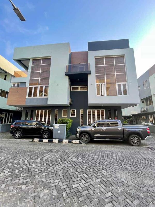 Spacious five bedroom semi detached duplex (464osapa) in Osapa