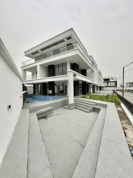 Five bedroom detached duplex (496osapa) in Osapa