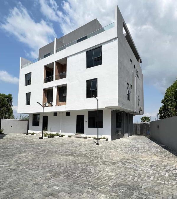 Luxury five bedroom semi detached duplex (374lekkip1) in Lekki Phase 1