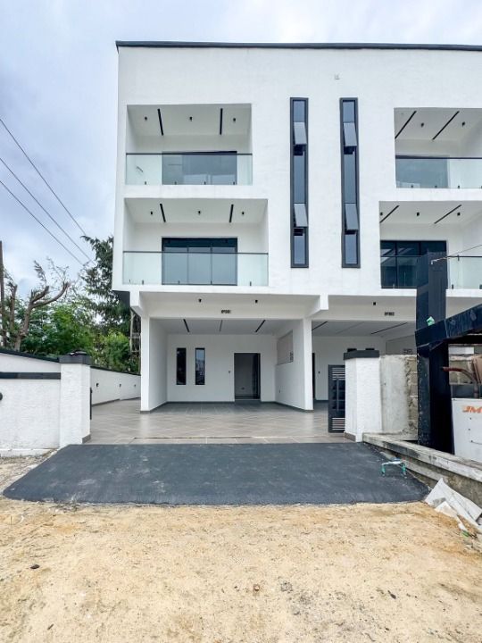 Four bedroom terrace duplex with bq
