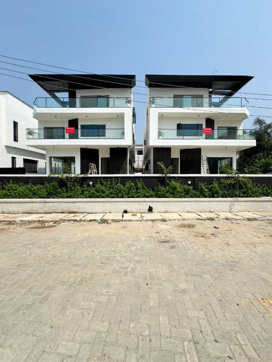 Five bedroom detached duplex (473ikota) in Ikota