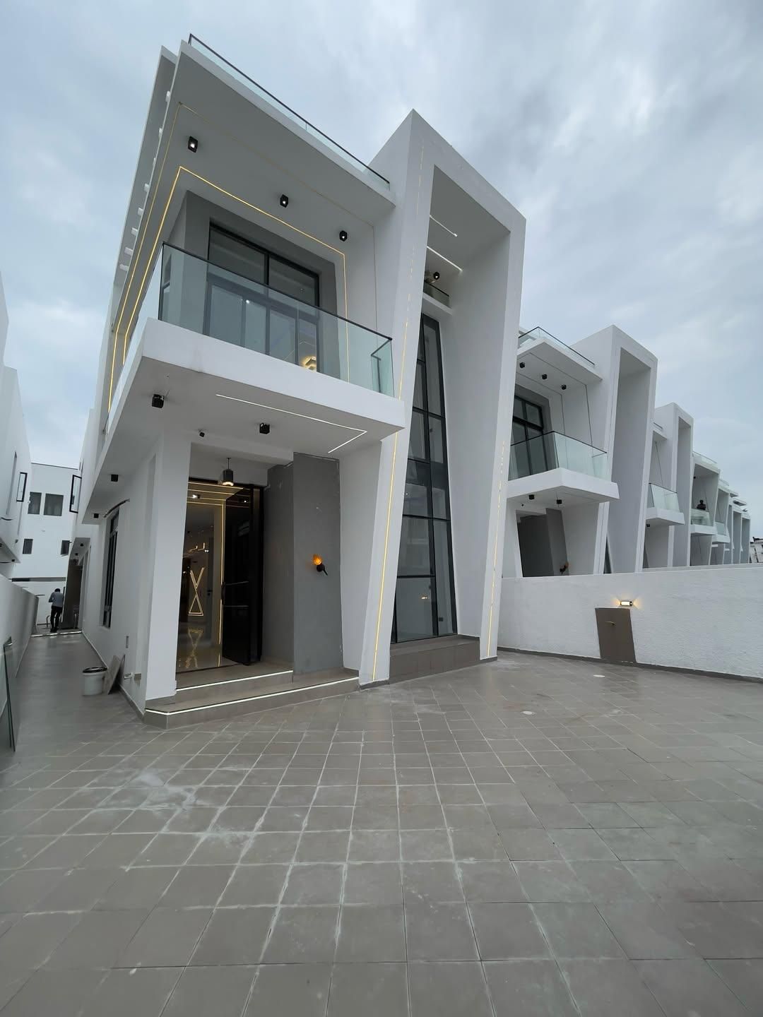Stunning five bedroom detached duplex