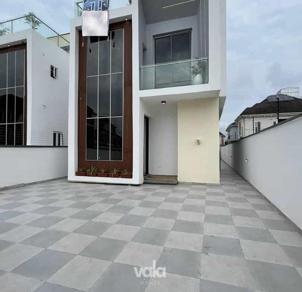 Newly built five bedroom detached duplex (14chevron) in Chevron