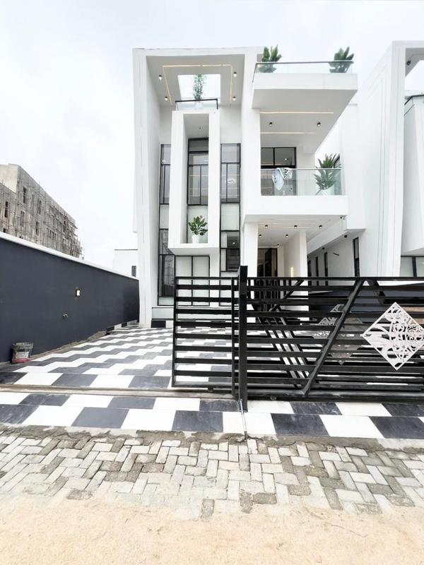 Luxury five bedroom detached duplex (83chevron) in Chevron
