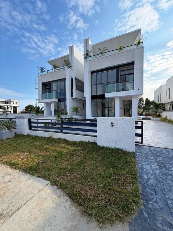 Luxury five bedroom detached duplex in Ajah