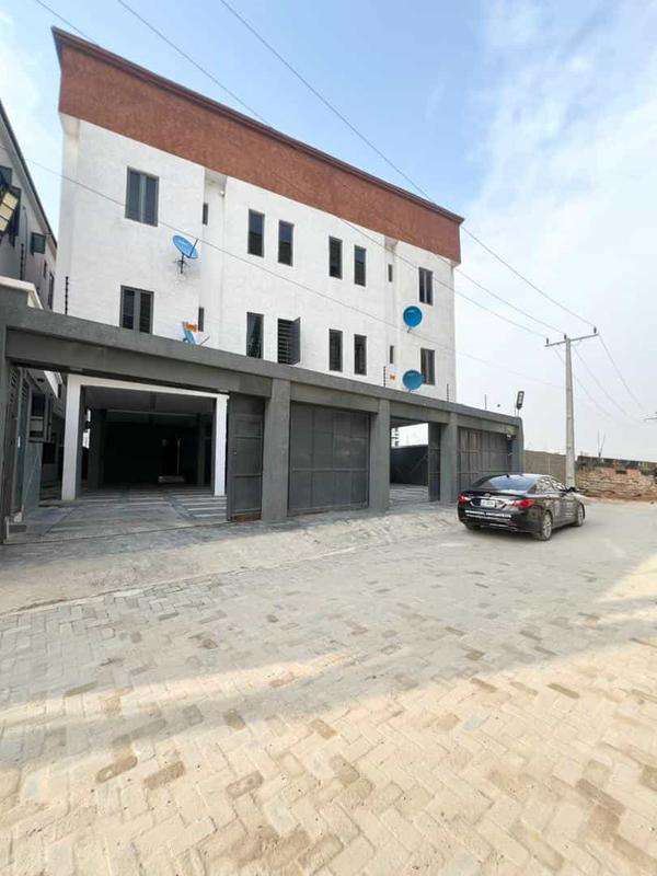 Two bedroom apartment in a good location (395lekkip1) in Lekki Phase 1
