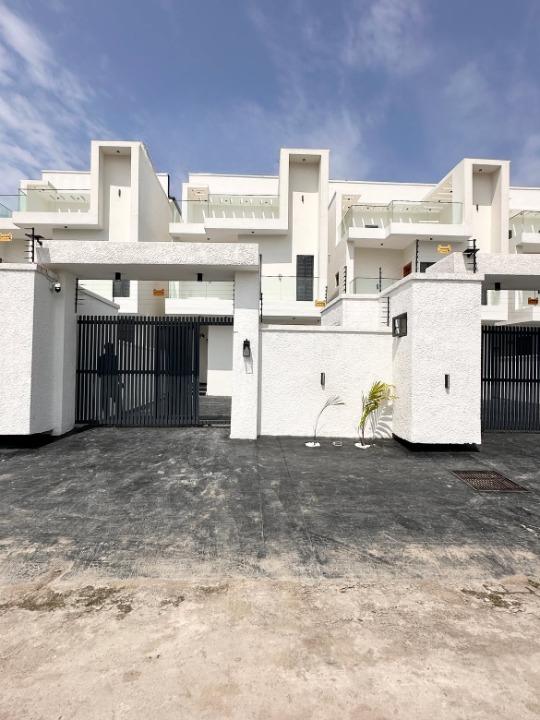 Four bedroom detached duplex in Ikota