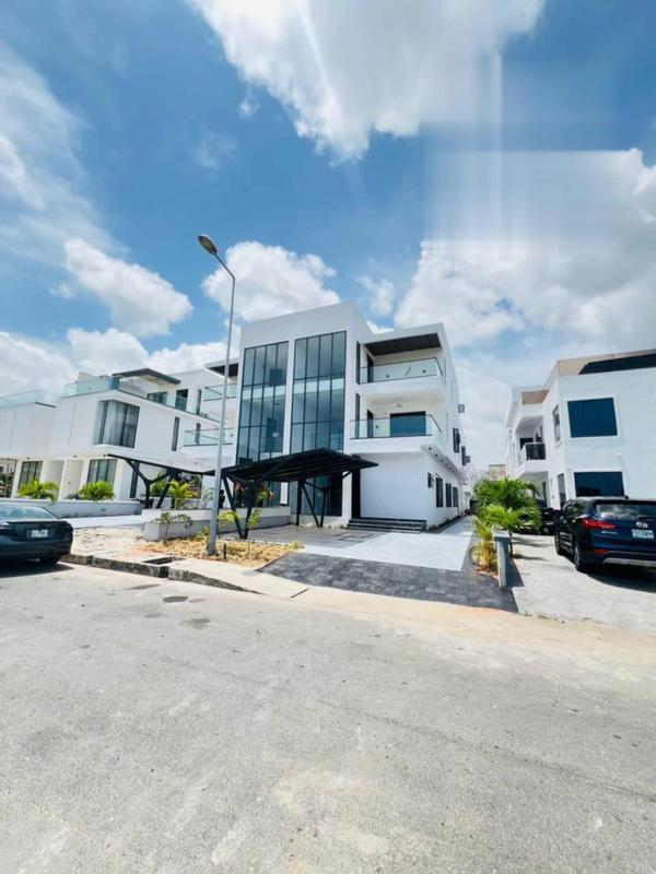Five bedroom semi-detached duplex in Ikate