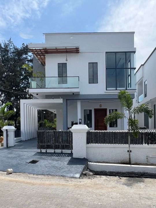 Five bedroom detached duplex with bq
