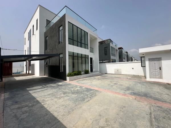 Five bedroom detached duplex in Lekki Phase 1