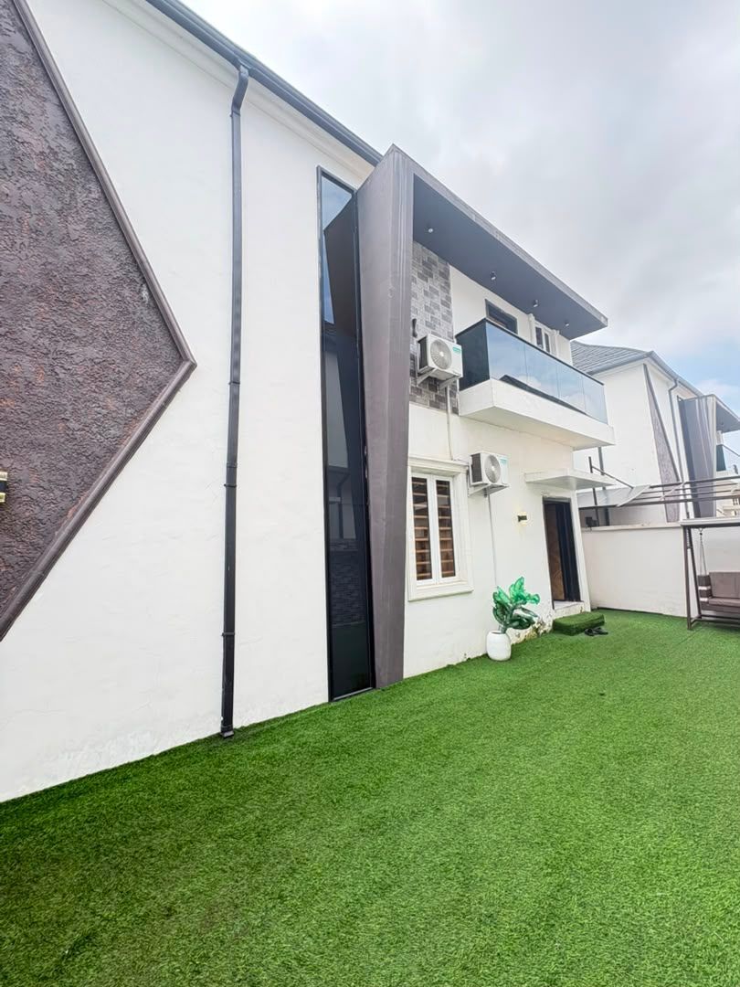 Well finished four bedroom fully detached duplex